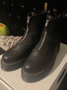 Dr. Martens Men’s Black Zip-Front Leather Chelsea Boots